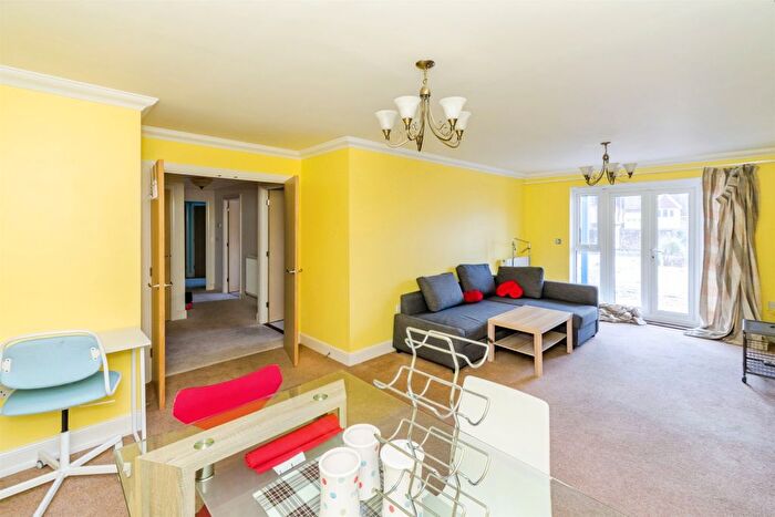 2 Bedroom Flat For Sale In Hulse Road, Southampton, SO15