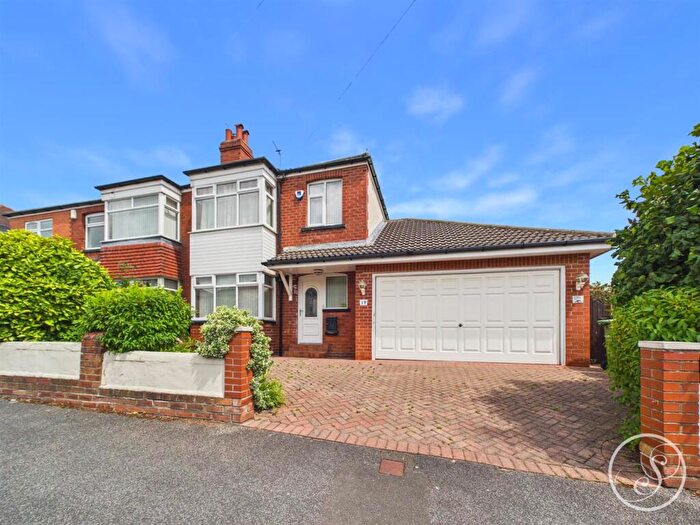 3 Bedroom Semi-Detached House For Sale In Plantation Avenue, Leeds, LS15