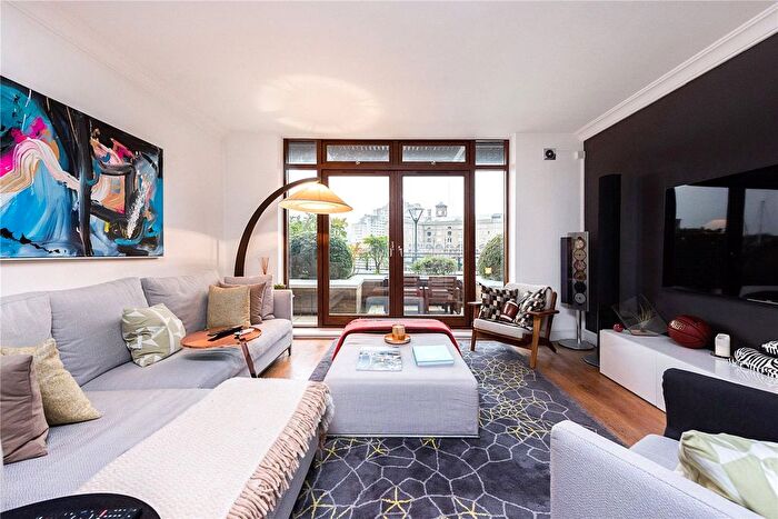 2 Bedroom Flat For Sale In Teal Court, Star Place, London, E1W