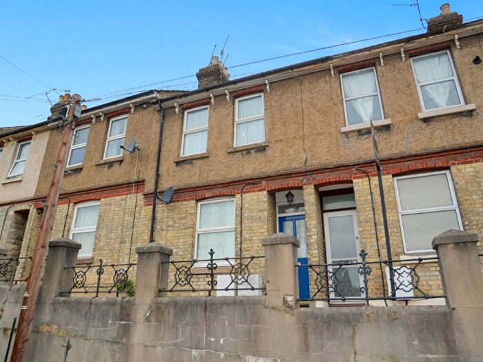2 Bedroom House To Rent In Mount Road, Chatham, Kent, ME4