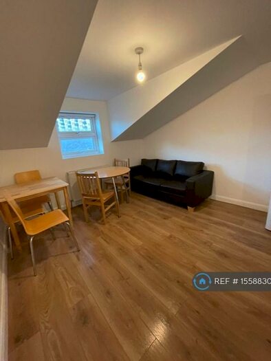 2 Bedroom Flat To Rent In Loampit Vale, London, SE13