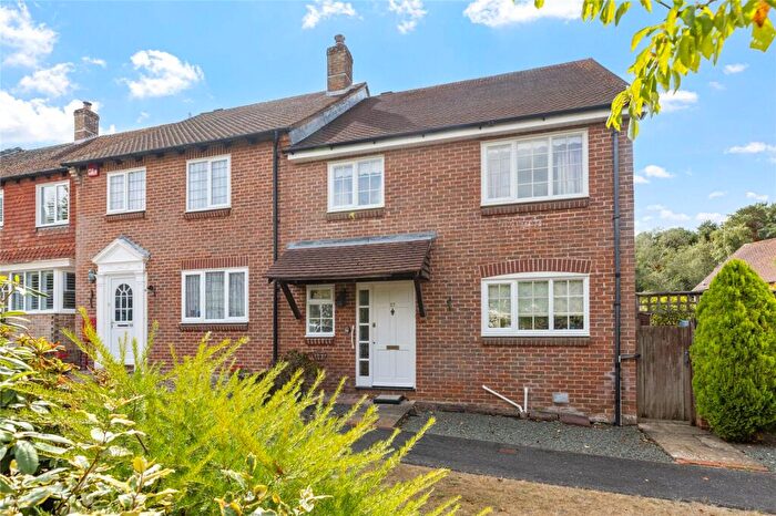 3 Bedroom End Of Terrace House For Sale In Barlavington Way, Midhurst, GU29