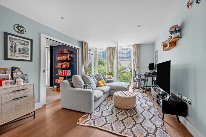 2 Bedroom Flat For Sale In Decorum Apartments, Wenlock Road, N1