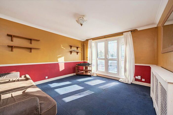 2 Bedroom Flat To Rent In Daubeney Road, Clapton, London, E5