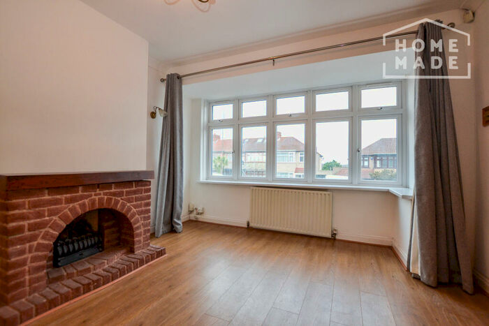 3 Bedroom Terraced House To Rent In Havering Road, Romford, RM1