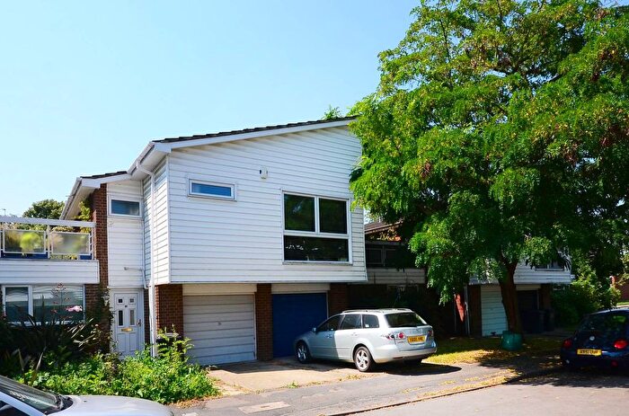 2 Bedroom Maisonette To Rent In Clarence Avenue, Clapham, London, SW4