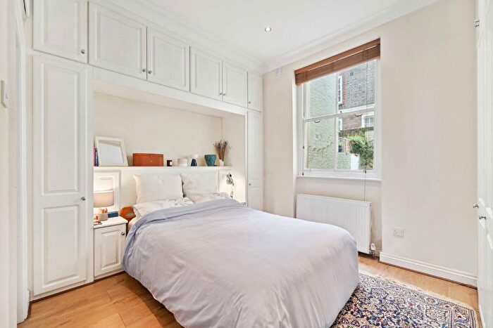 3 Bedroom Flat To Rent In Gloucester Street, London, SW1V
