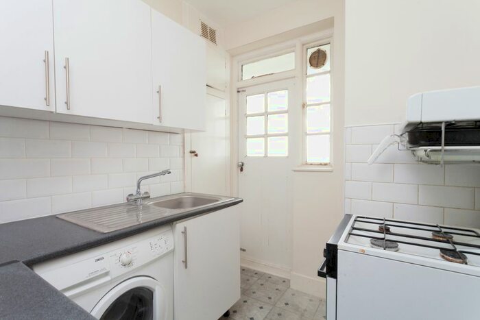 1 Bedroom Flat To Rent In The Homefield, London Road, Morden, Surrey, SM4