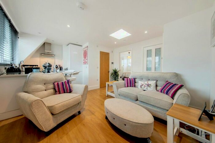 1 Bedroom Flat To Rent In Morrish Road, London SW2