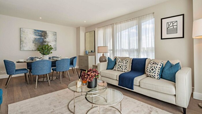 2 Bedroom Flat To Rent In Circus Apartments, Westferry Circus, London, E14