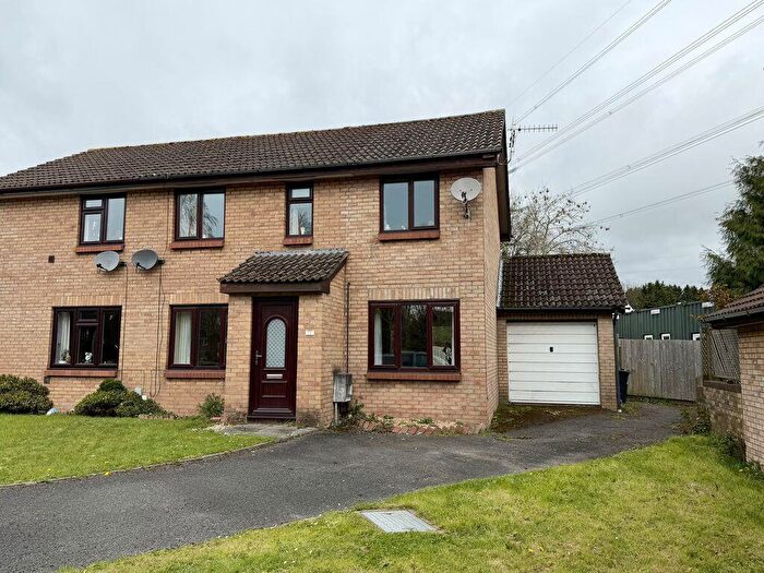 3 Bedroom Semi-Detached House For Sale In Briardene, Llanfoist, NP7