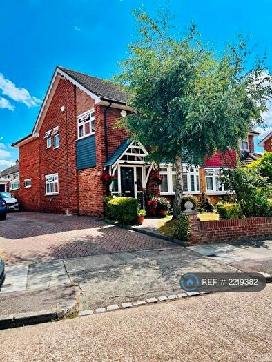 4 Bedroom Semi-Detached House To Rent In Frobisher Way, Gravesend, DA12