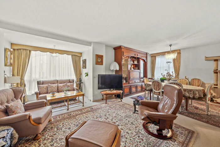 2 Bedroom Flat For Sale In Valiant House, Vicarage Crescent, SW11