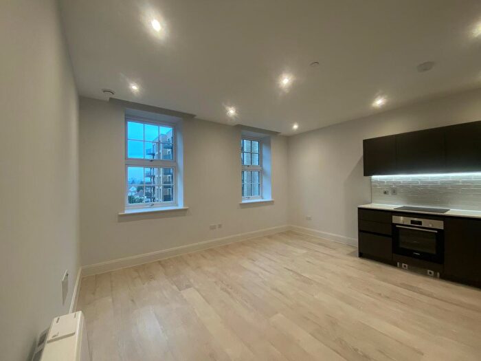 1 Bedroom Flat To Rent In Memorial Avenue, Slough, SL1