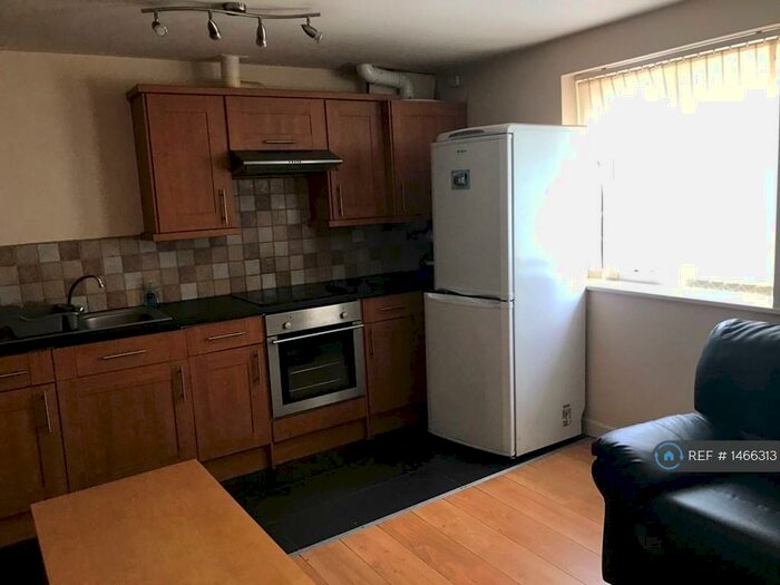 2 Bedroom Flat To Rent In Templar Road, Beeston, Nottingham, NG9