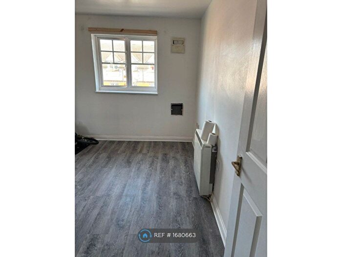 2 Bedroom Flat To Rent In Williams Drive, Hounslow, TW3