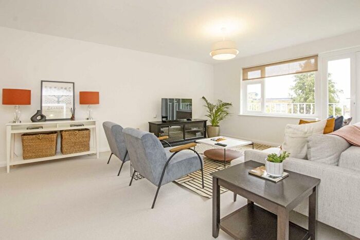 2 Bedroom Flat To Rent In Willowmead Close, London, W5