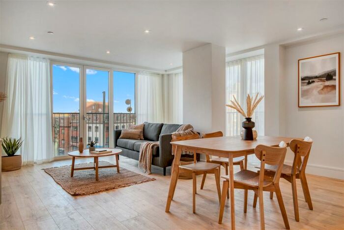 2 Bedroom Apartment To Rent In Station Road, New Barnet, Barnet, EN5