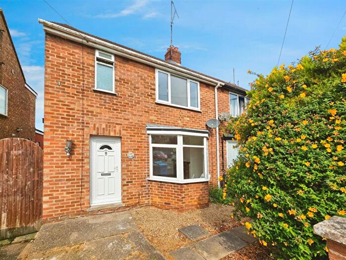 3 Bedroom Semi-Detached House To Rent In Thomas Road, Kettering, Northants, NN15