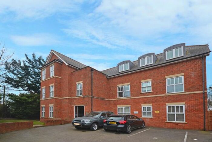 2 Bedroom Flat To Rent In Plaistow Lane, Bromley, BR1