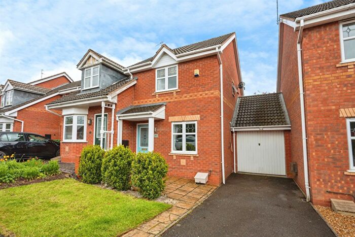 2 Bedroom End Of Terrace House For Sale In Marchwood Close, Redditch, B97