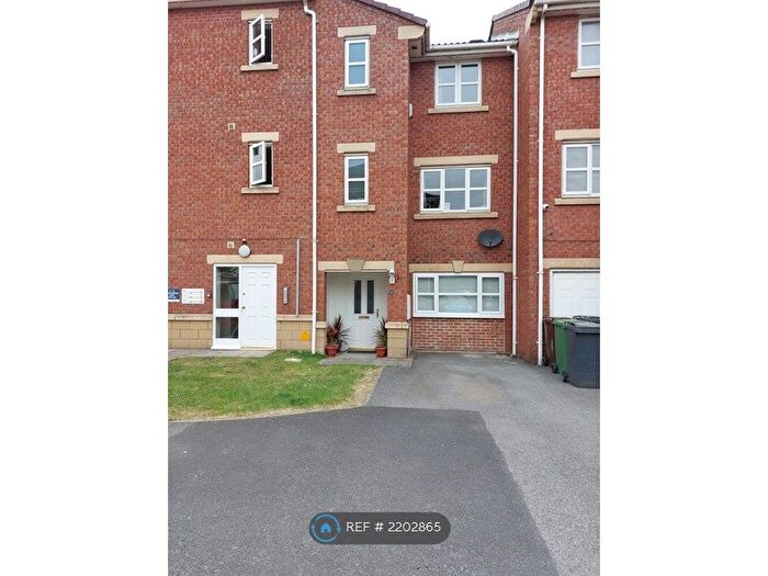 1 Bedroom Flat To Rent In Meadowbrook Court, Morley, Leeds, LS27