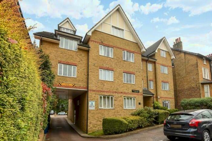 2 Bedroom Apartment For Sale In Coachmans Lodge, North Finchley, N12