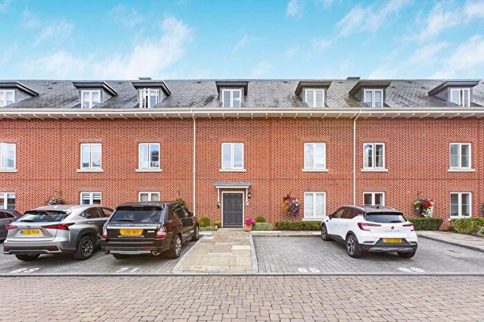 1 Bedroom Flat For Sale In Henmarsh Court, Hertford, SG13