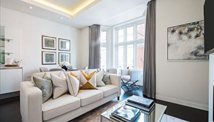 2 Bedroom Flat To Rent In Green Street, W1K