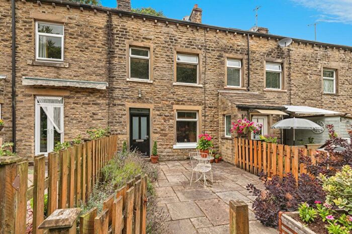 2 Bedroom Terraced House For Sale In Dover Lane, Holmfirth, HD9