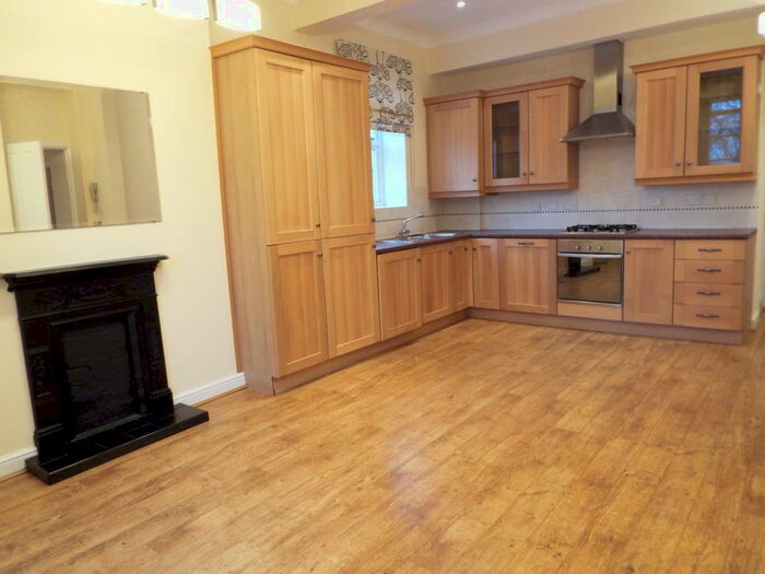 2 Bedroom Apartment To Rent In Wesleyan Court, LN2