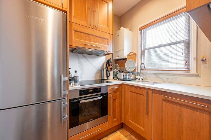 2 Bedroom Flat For Sale In Westbourne Park Road, Notting Hill, London, W11