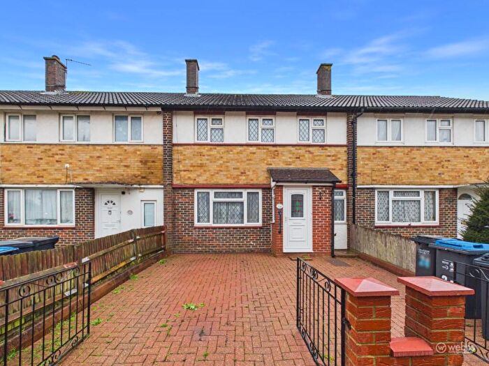 3 Bedroom Terraced House For Sale In Chertsey Crescent, New Addington, Croydon, CR0