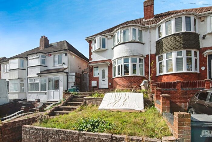 3 Bedroom Semi-Detached House For Sale In Foden Road, Birmingham, B42