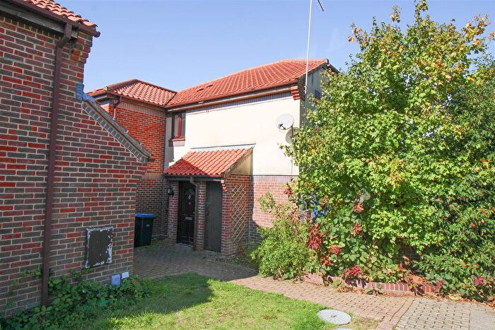 1 Bedroom Terraced House For Sale In Copshall Close, Harlow, CM18