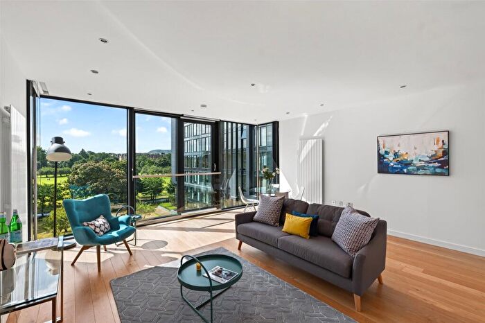 2 Bedroom Apartment For Sale In Simpson Loan, Edinburgh, EH3