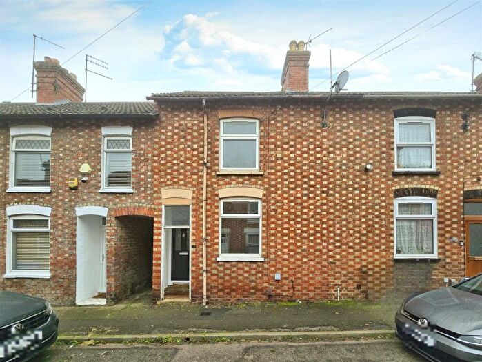 2 Bedroom Terraced House To Rent In Grove Road, Rushden, Northants, NN10