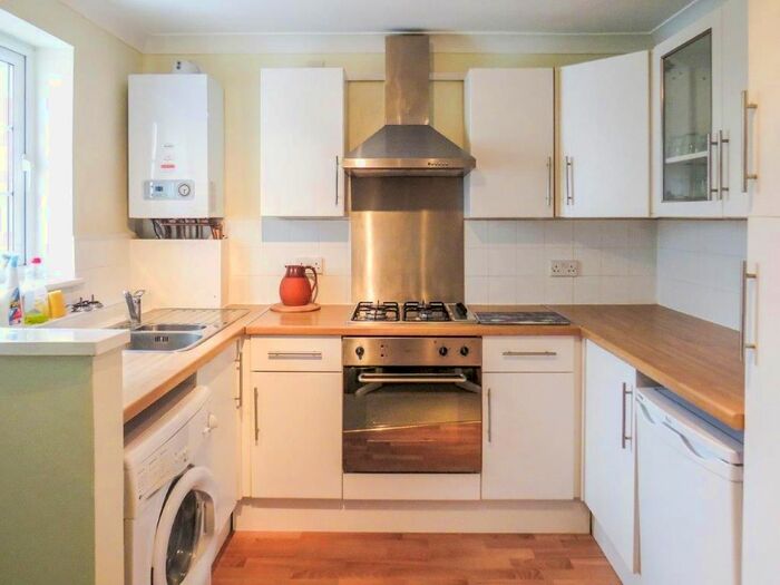 2 Bedroom Flat To Rent In Ash Hill Road, Torquay, TQ1