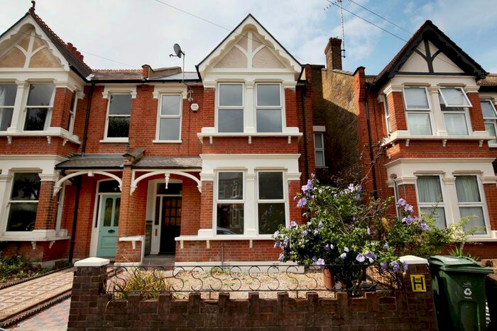1 Bedroom Terraced House To Rent In Fladgate Road, Upper Leytonstone, E11