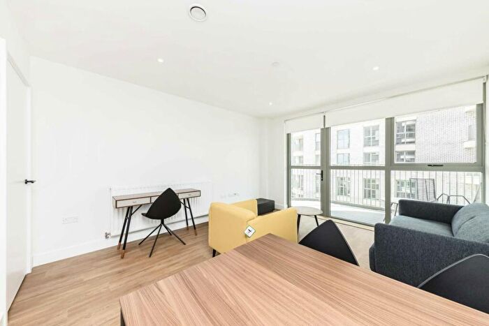 2 Bedroom Flat To Rent In Green Street, North Acton, NW10