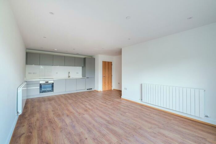 2 Bedroom Apartment To Rent In Well Farm Road Whyteleafe, CR3