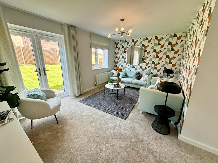 4 Bedroom Semi-Detached House To Rent In Baylis Gardens, BS34