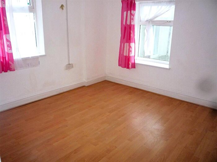 2 Bedroom Flat To Rent In High Street, Barry, Vale Of Glamorgan, The, CF62