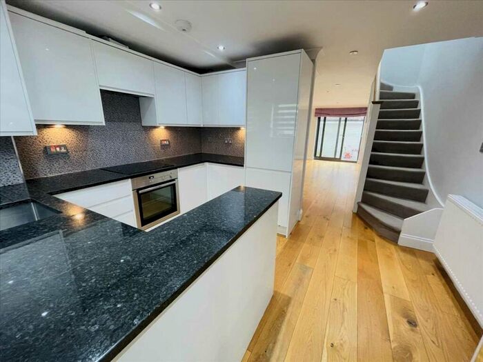 2 Bedroom House To Rent In The Broadway, Mill Hill, NW7