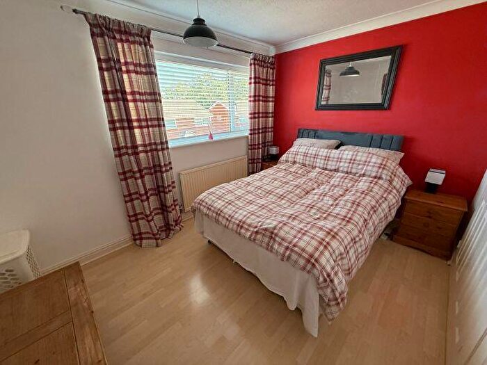 2 Bedroom Semi-Detached House To Rent In Hall View, Caego, LL11