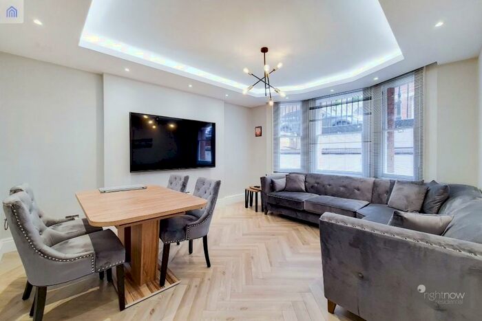 5 Bedroom Apartment To Rent In Sloane Square, London, SW1W