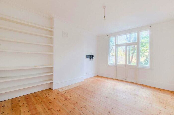 2 Bedroom Flat To Rent In Croxted Road, Herne Hill, London, SE24