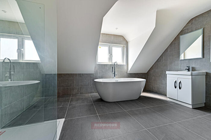 2 Bedroom Flat To Rent In Old Windsor, SL4