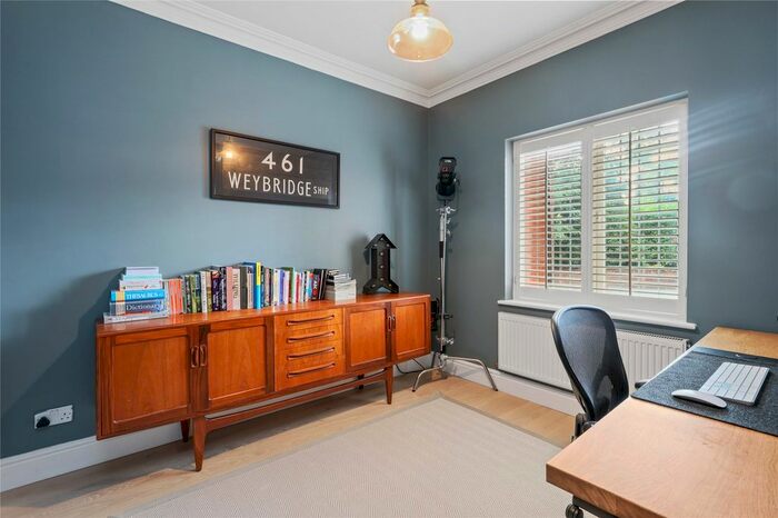 5 Bedroom Detached House For Sale In Beechwood Avenue, Weybridge, Surrey, KT13