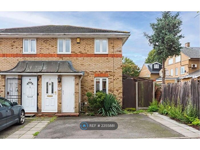 2 Bedroom End Of Terrace House To Rent In Lymington Close, London, E6